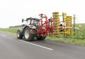 Déchaumeurs à dents portés 3 barres Pöttinger Synkro