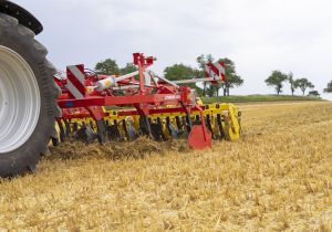 Déchaumeurs à dents portés 3 barres Pöttinger Synkro