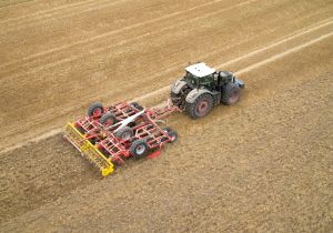 Déchaumeurs à dents traînés 3 barres Pöttinger Terria