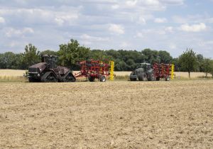 Déchaumeurs à dents traînés 4 barres Pöttinger Terria