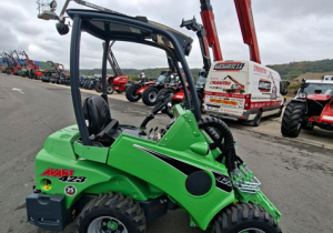 Chargeur articulé Avant 423 TDL