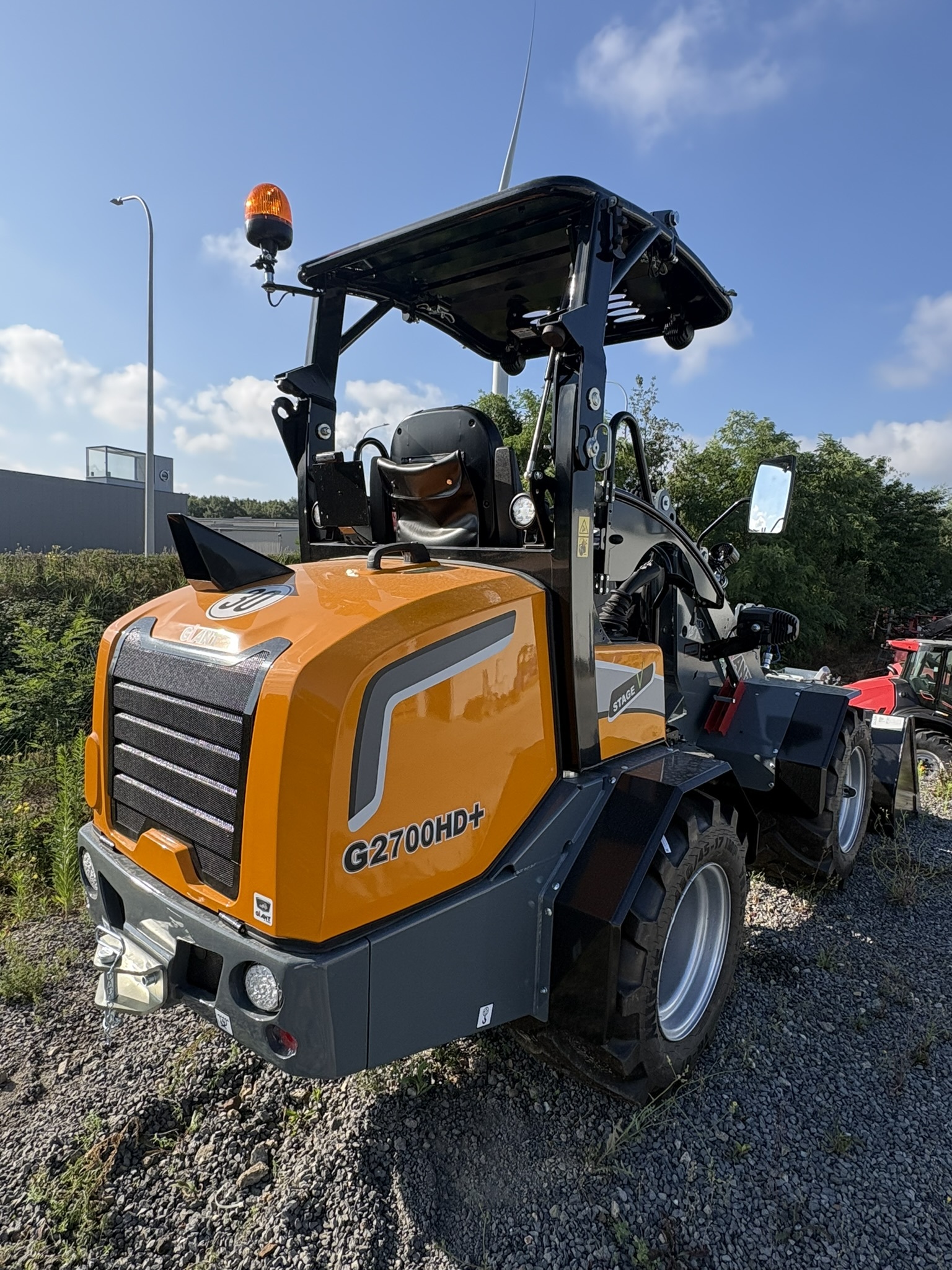 Giant G2700 HD 204637 4