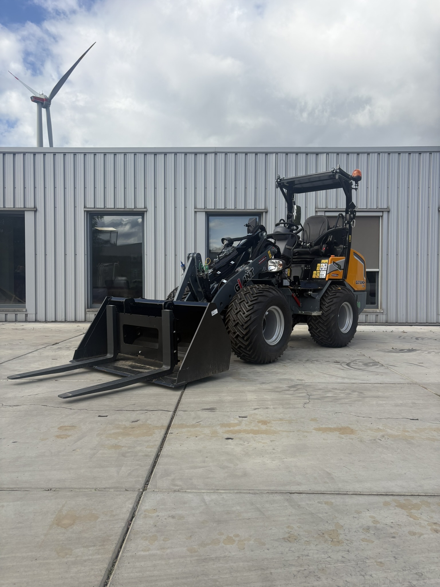 Giant G2700 XTRA HD 20439 2