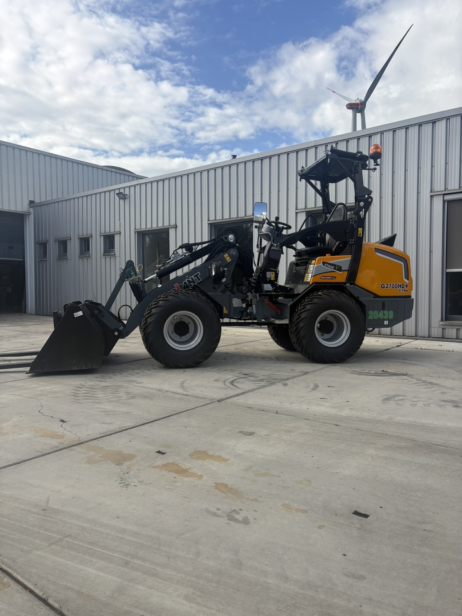 Giant G2700 XTRA HD 20439 3