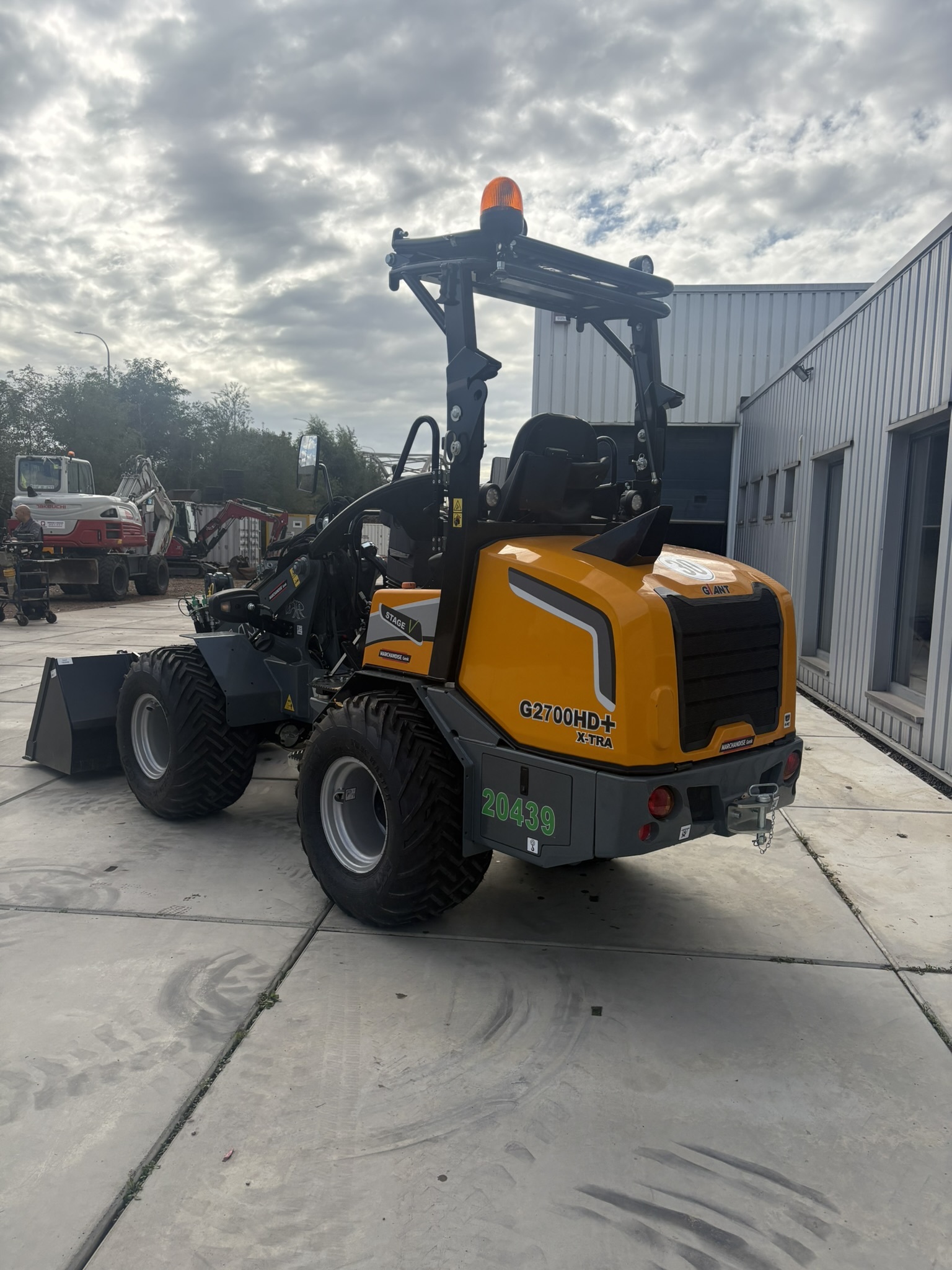 Giant G2700 XTRA HD 20439 4