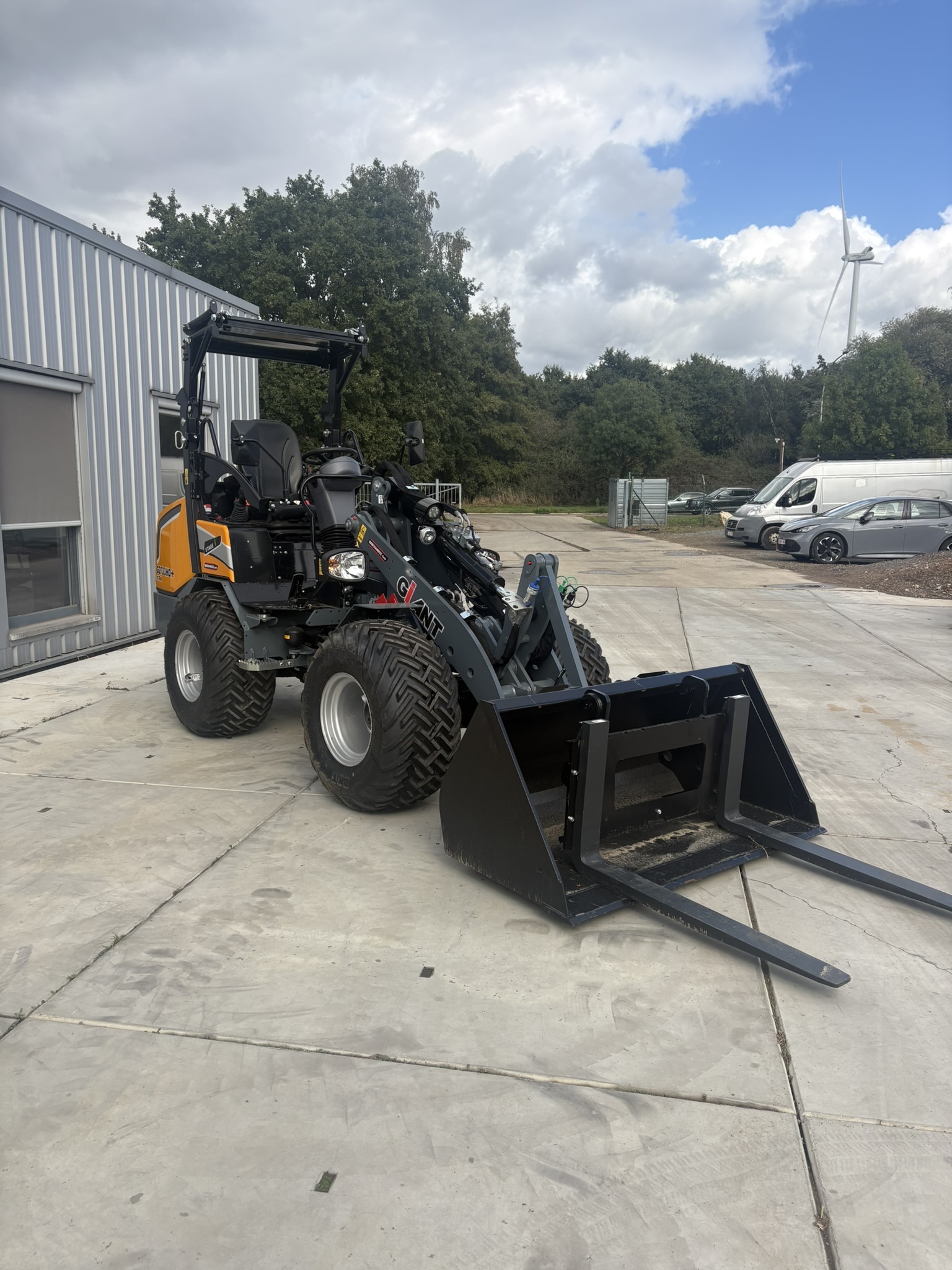 Giant G2700 XTRA HD 20439 8
